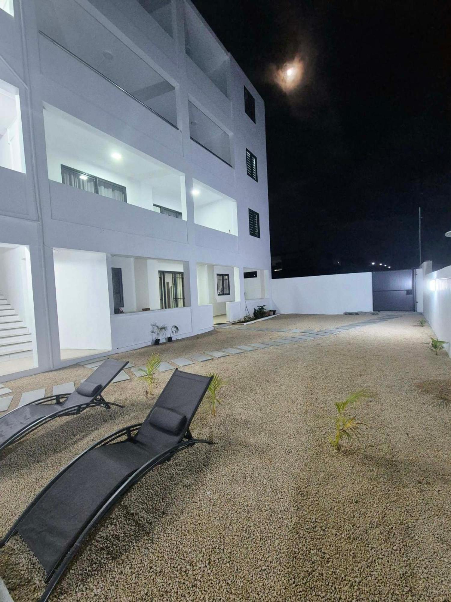 Skyview Apartment- Rooftop Penthouse With Sunset & Sea Views Flic-en-Flacq Exterior foto